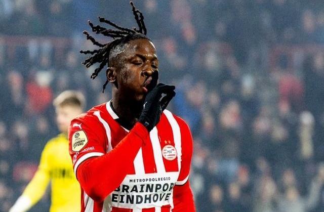 包含今晚埃因霍温队长鼓劲：德甲节点到来，管理层满意，赛程密集仍需轮换的词条