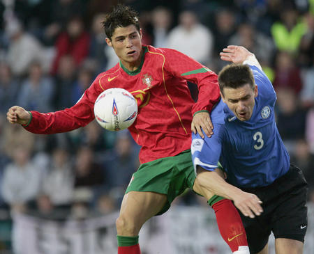 包含转会期葡萄牙体育复出首秀风云突变北京首钢转会期主帅复盘，北京首钢刷新队史纪录瞬间刷屏的词条